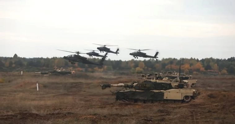 Καταιγισμός πυρών: Μ1 Abrams και ΑΗ-64 Apache μαζί στην Πολωνία (βίντεο)